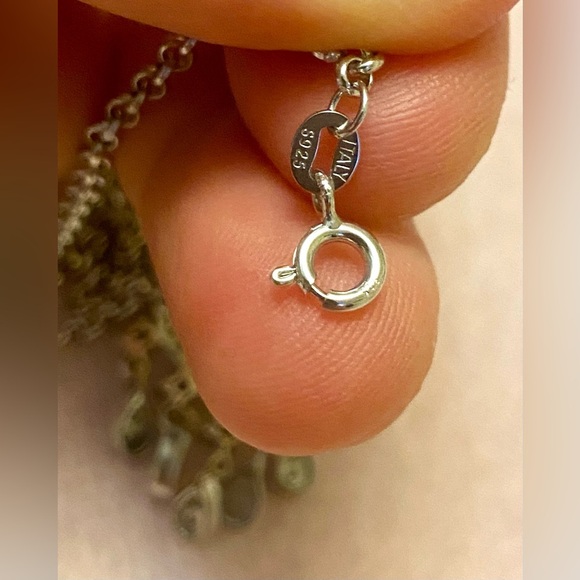 Elegant Silver Jewelry Set with Necklace and Earrings
Luxury Italian Silver set - Picture 7 of 10